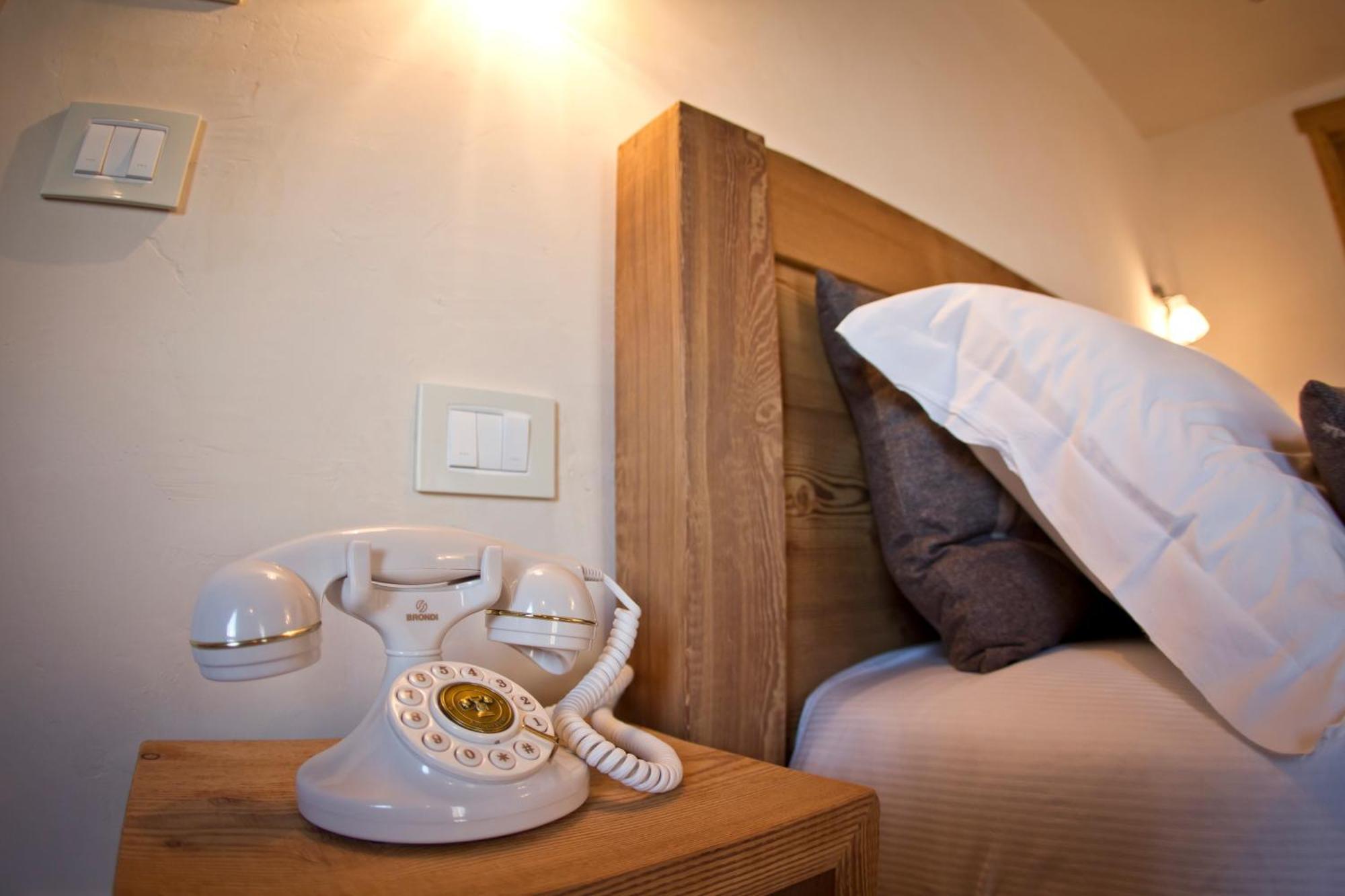 Le Petit Relais Hotell Valpelline Exteriör bild