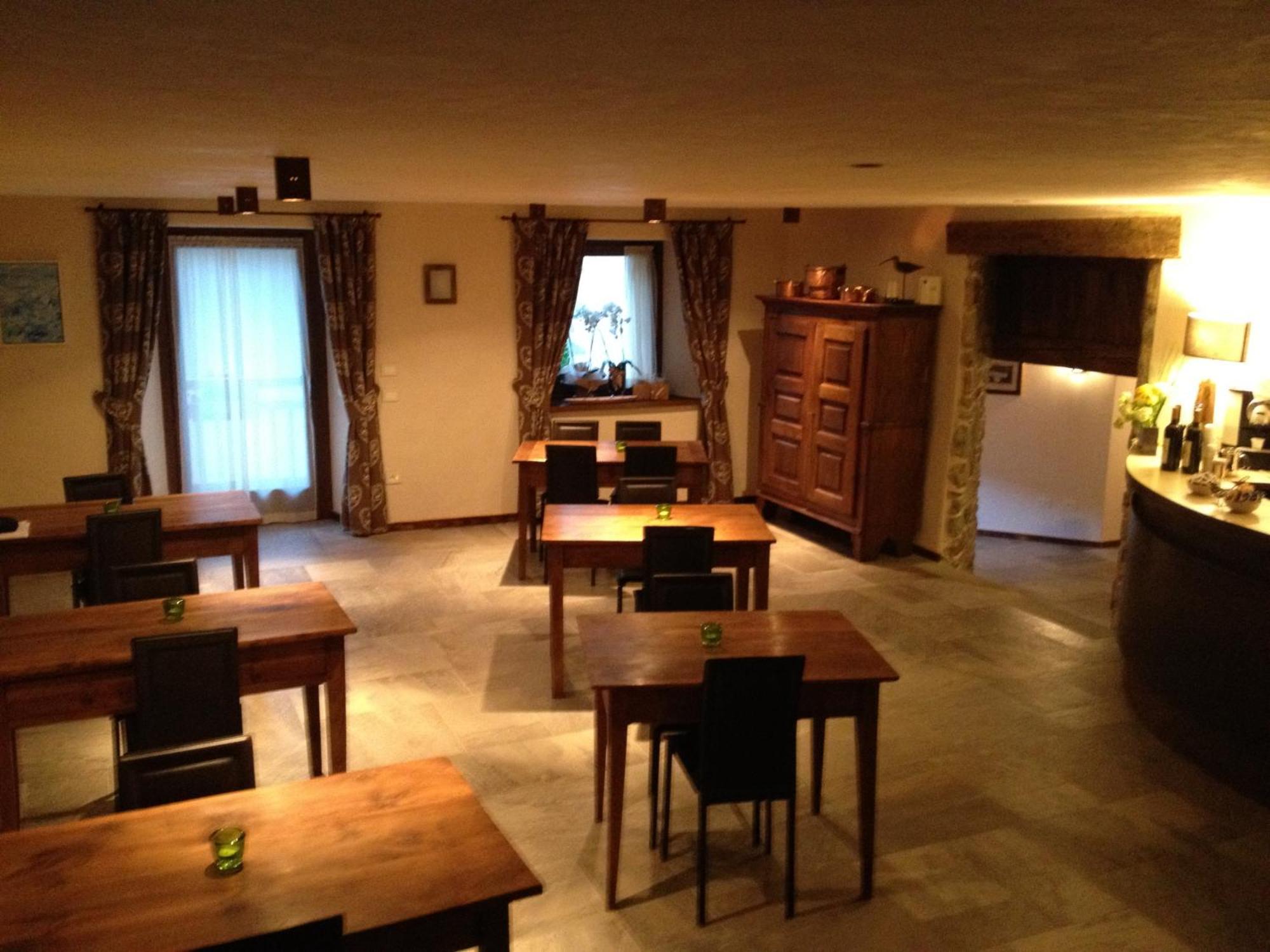 Le Petit Relais Hotell Valpelline Exteriör bild