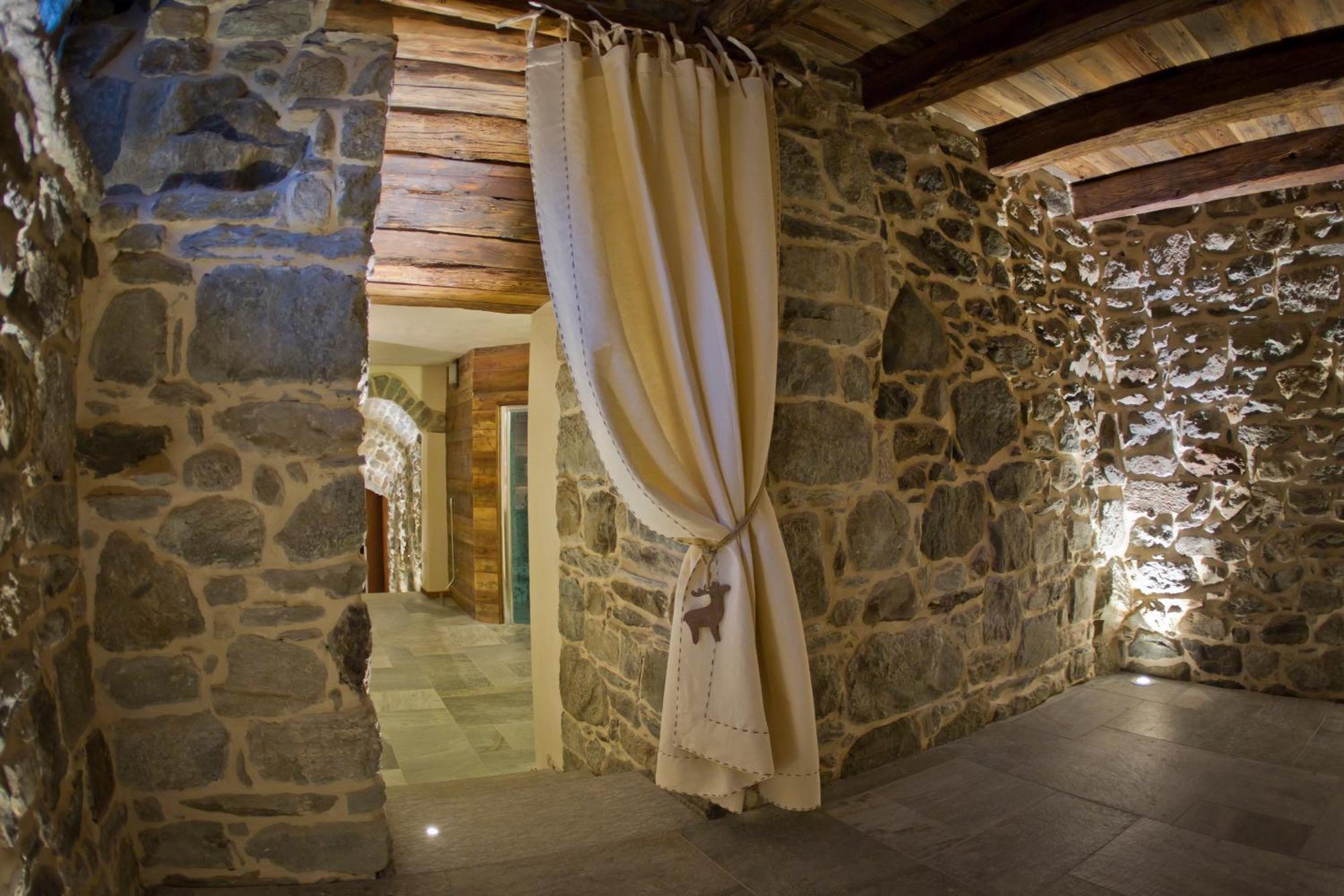 Le Petit Relais Hotell Valpelline Exteriör bild