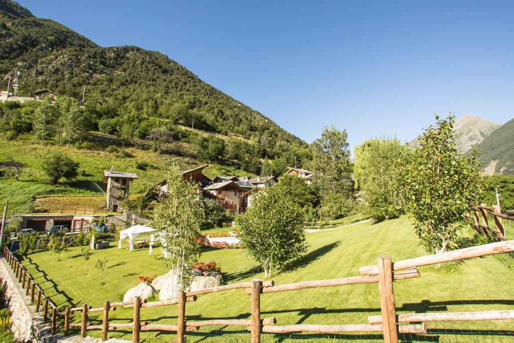 Le Petit Relais Hotell Valpelline Exteriör bild