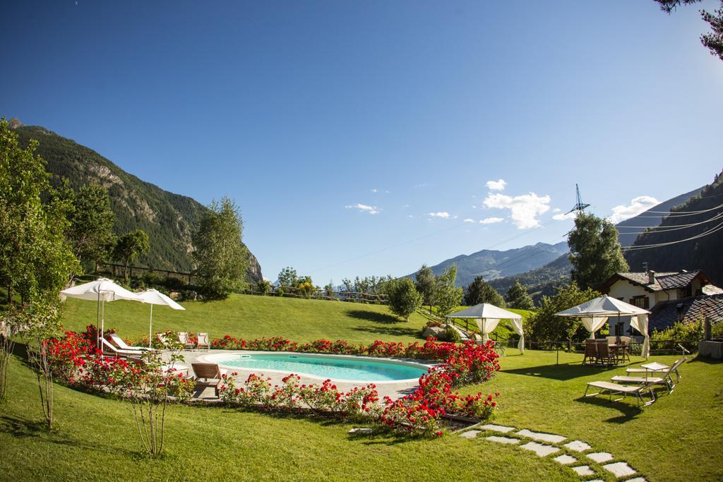 Le Petit Relais Hotell Valpelline Exteriör bild
